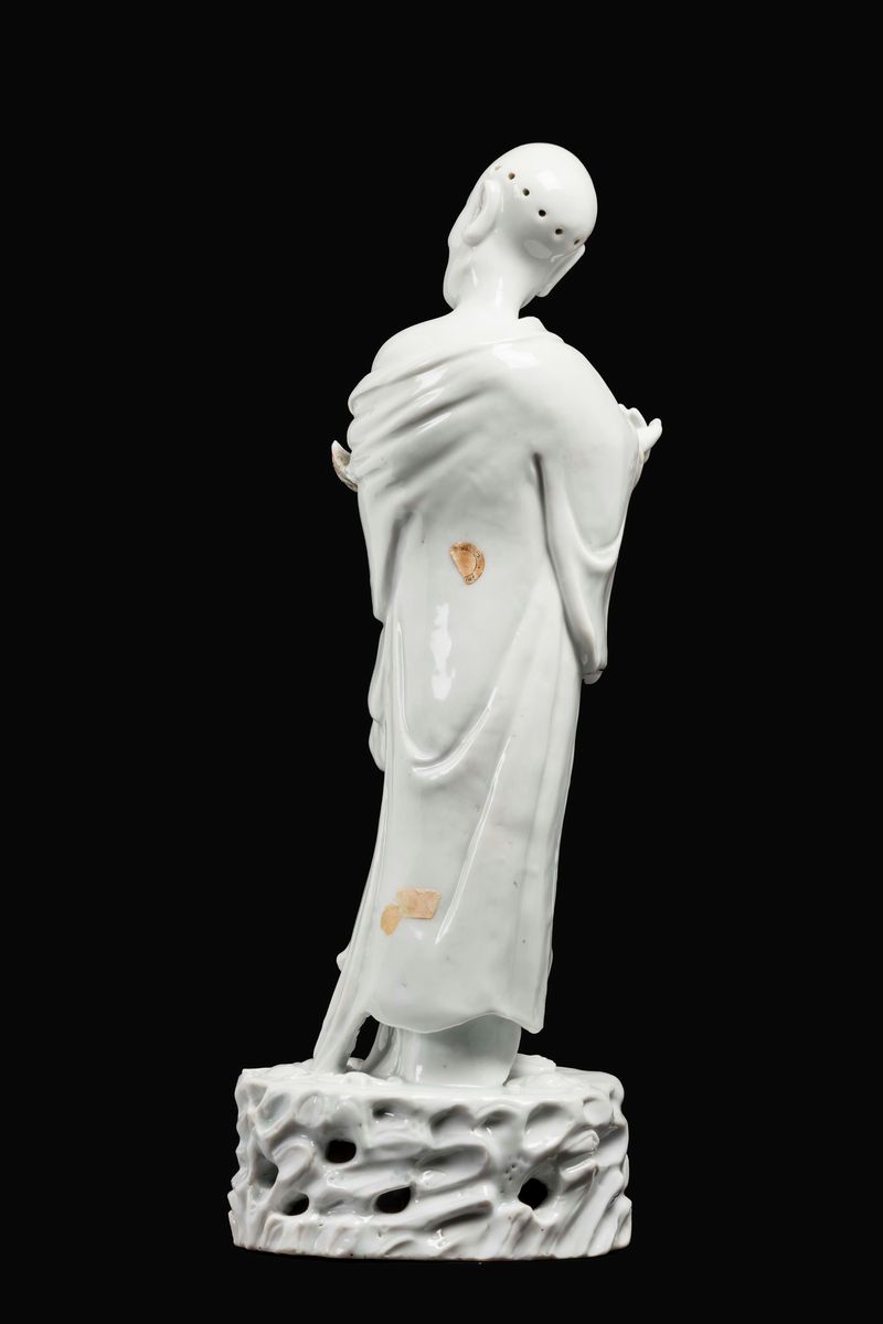 Figura di Liu Hai in Porcellana Blanc De Chine Dehua con Pipistrelli sulla Base, Cina, Dinastia Q...