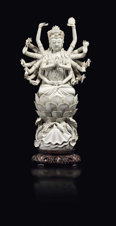Figura di Doumu in Porcellana Blanc De Chine Dehua Seduta su Fiore di Loto, Cina, Dinastia Qing. ...
