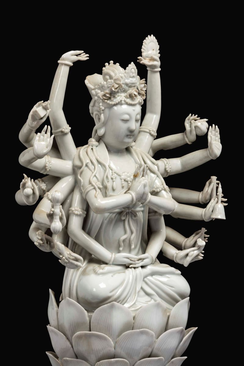 Figura di Doumu in Porcellana Blanc De Chine Dehua Seduta su Fiore di Loto, Cina, Dinastia Qing. ...