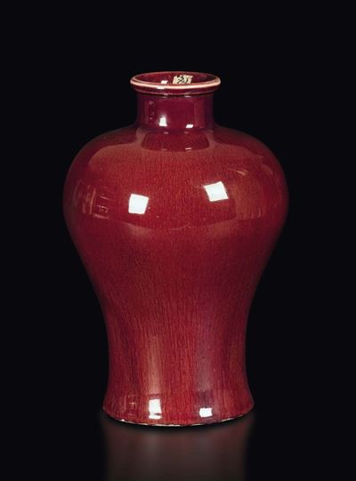 Vaso Meiping in Porcellana Monocroma Sangue di Bue, Cina, Dinastia Qing, Epoca Qianlong (1736-179...