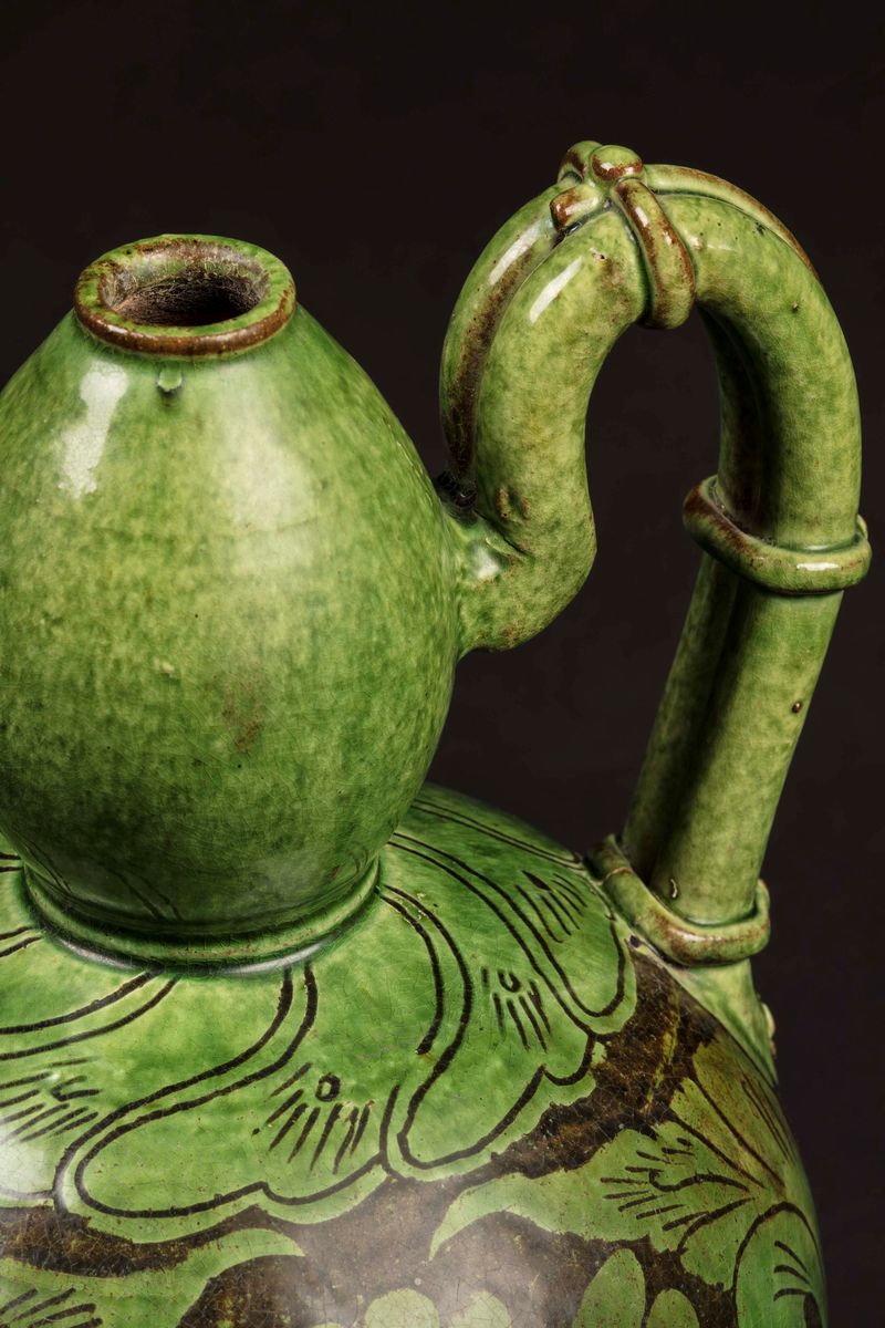 Brocca in Grès a Smalto Verde con Fiori di Loto, Cina, Probabilmente Dinastia Song (960-1279)