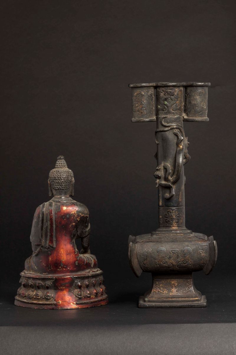 Lotto Composto da un Vaso con Tre Bocche in Bronzo con Pennellate D'oro ed un Buddha in Bronzo co...