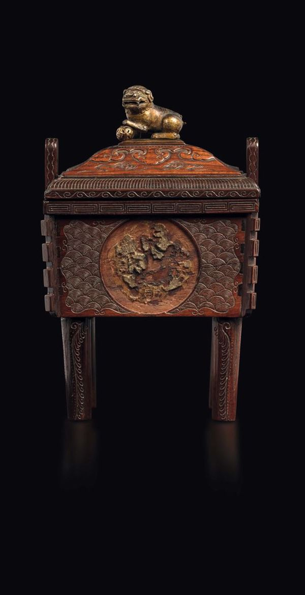 Incensiere con coperchio con cane di Pho in bronzo in legno huanghuali con scritta Yongzheng in uno dei quadranti, Cina, Dinastia Qing, XVIII secolo