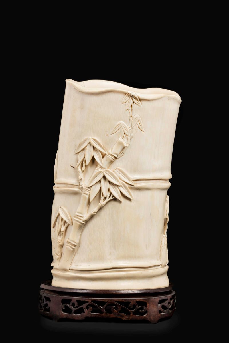 Portapennelli in Avorio con Bamboo a Rilievo, Cina, Dinastia Qing, XIX Secolo