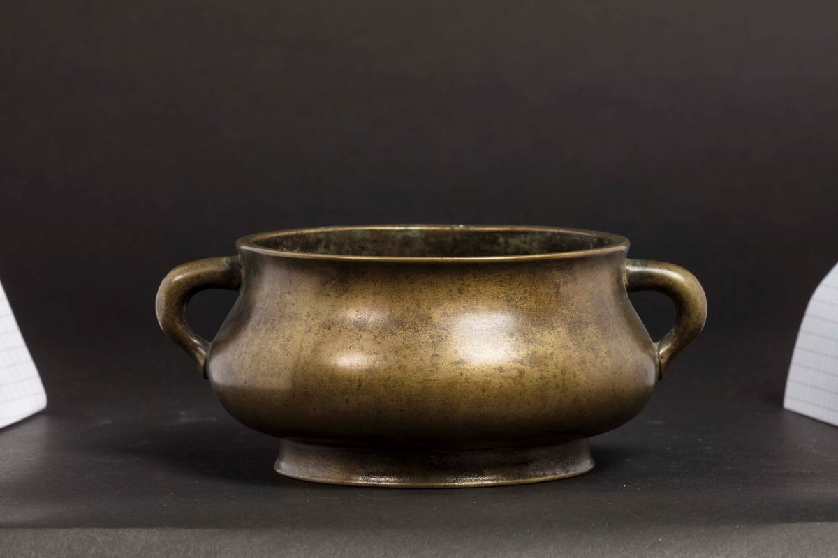Incensiere in Bronzo Dorato con Due Manici, Cina, Dinastia Ming, XVII Secolo