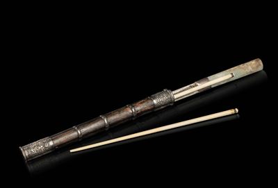 Portabacchette da Viaggio in Legno con Bacchette in Avorio e Coltello con Manico in Giada, Tibet,...