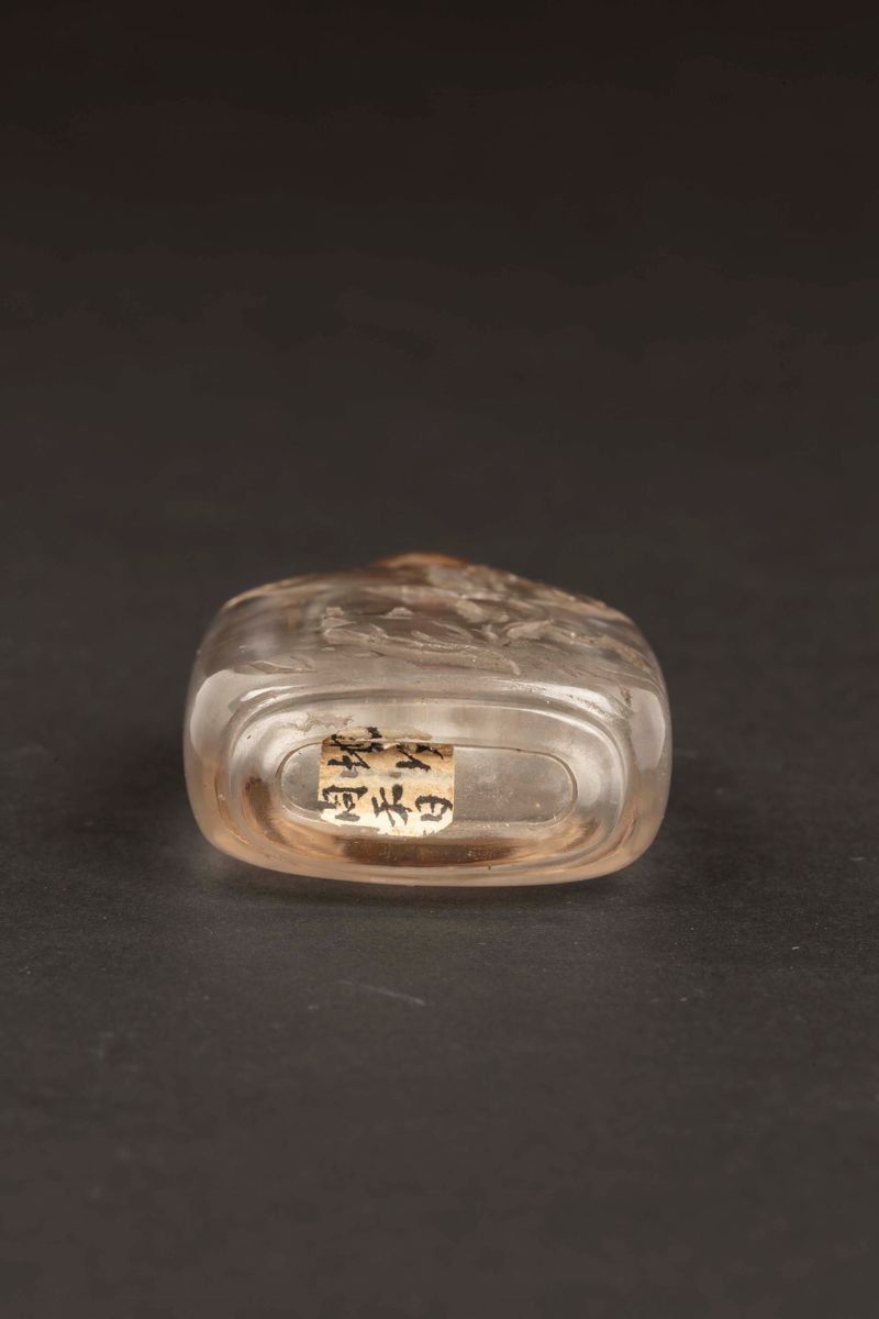 Snuff Bottle in Cristallo di Rocca con Rami a Rilievo, Cina, Dinastia Qing, XIX Secolo