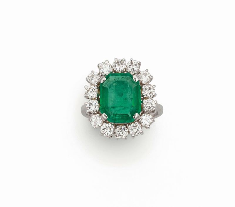 Emerald and diamond cluster ring set in white gold  - Auction Fine Jewels - Cambi Casa d'Aste