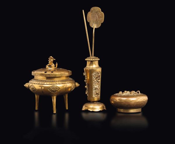 Tre oggetti in bronzo dorato per cerimonia, Cina, Dinastia Qing, epoca Qianlong (1736-1795)