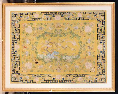 Federa per Cuscino Kesi di Manifattura Imperiale a Fondo Giallo con Uccelli e Fiori, Cina, Dinast...