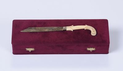 Un Piccolo Tagliacarte da Signora in Argento Vermeille, Manico in Avorio Punzone Mauriziano, 1840...
