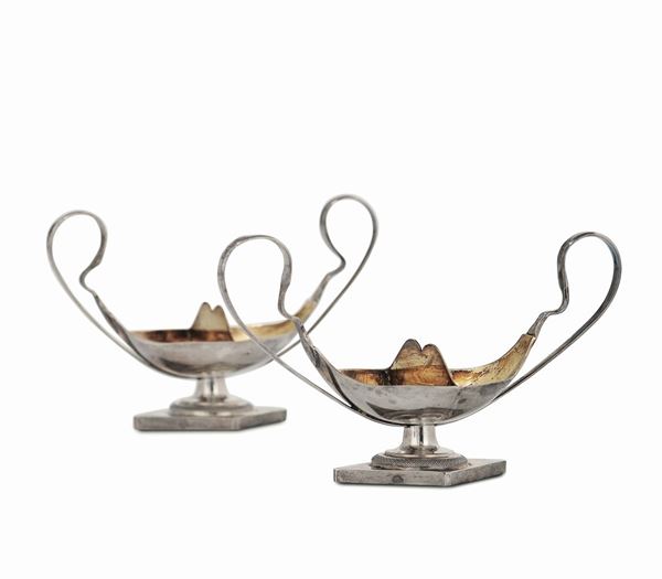Una coppia di saliere in argento,Torino, primo quarto XIX secolo, marchio di garanzia (1814 - 1824) e bollo dell'assaggiatore Giuseppe Vernoni (1779 - 1824)