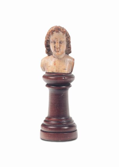 Busto di Fanciullo in Avorio Scolpito, Base in Legno Tornito (non Coeva) Arte del XV-XVI Secolo