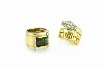 Lotto Composto da Anello “snake” con Diamanti ed Anello a Fascia con Tormalina Verde e Diamanti, ...