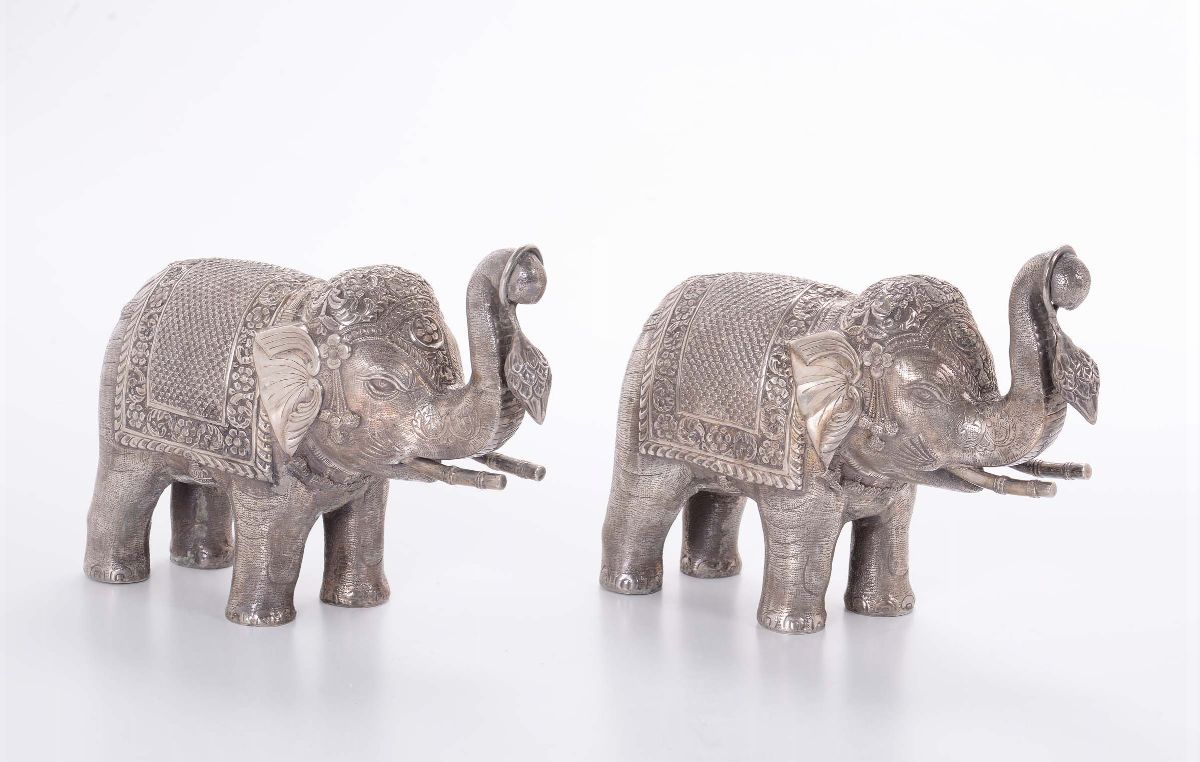 Coppia di Elefanti in Argento di Manifattura Orientale