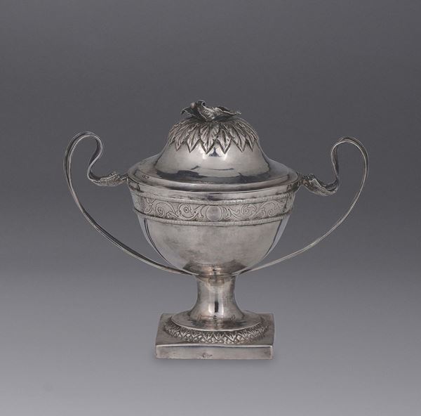 Zuccheriera in argento sbalzato, fuso e cesellato, bolli Lombardo-Veneti del XIX secolo