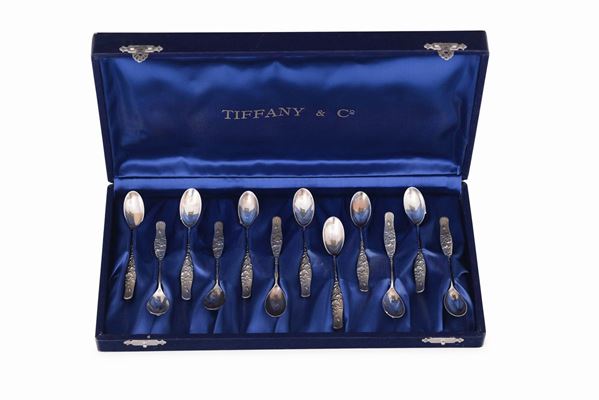 Dodici cucchiaini da caffè in argento sterling entro custodia, Tiffany USA XIX-XX secolo