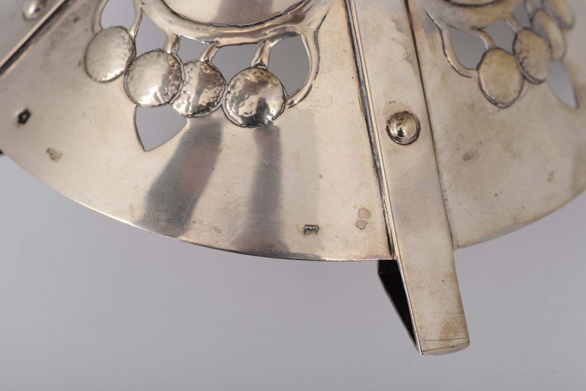 Centrotavola in Argento Sbalzato, Traforato e Cesellato, Austria XIX-XX Secolo