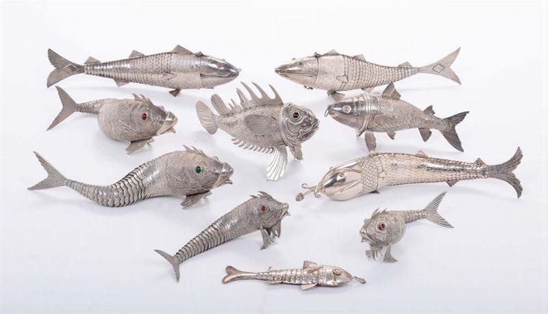 Scatola contenenete nove pesci in argento ed uno in metallo argentato, XX secolo manifatture varie  - Asta Argenti - Asta Online - Cambi Casa d'Aste