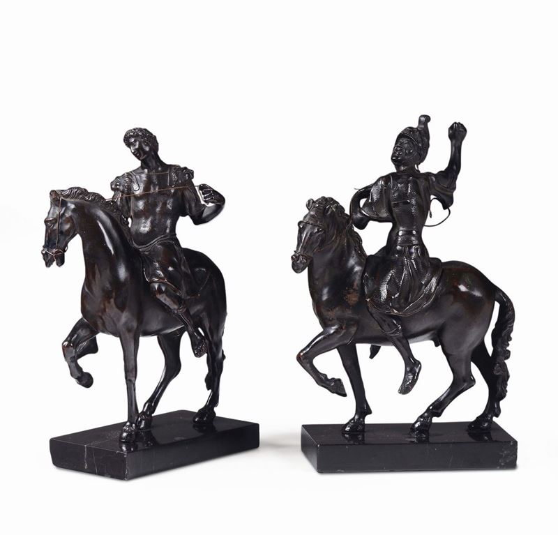 Coppia di sculture raffiguranti figure equestri, bronzista veneto del XVIII-XIX secolo  - Asta Importanti Arredi e Oggetti d'Arte - Cambi Casa d'Aste