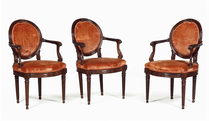 Tre poltrone Luigi XVI in legno intagliato, seconda metà XVIII secolo  - Asta Antiquariato - II - Cambi Casa d'Aste