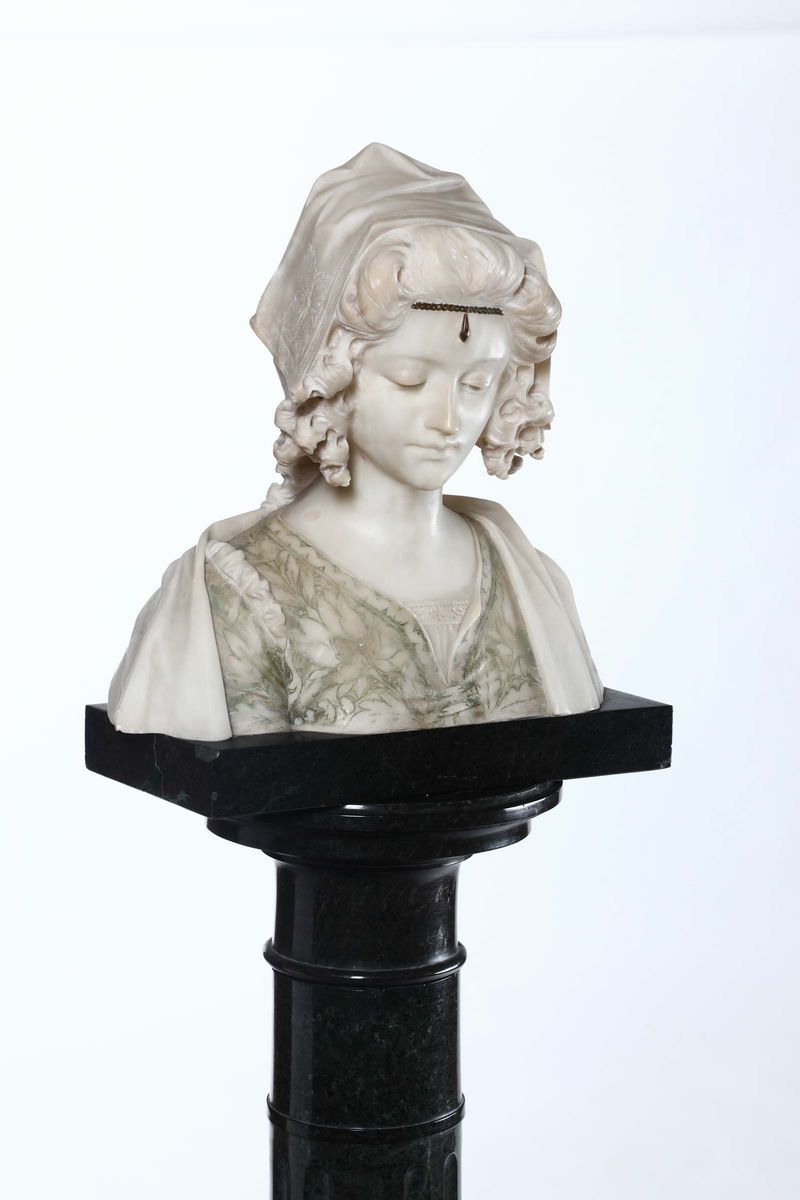 Busto di Figura Femminile con Diadema con Colonna in Marmo, Fine XIX-inizi XX Secolo