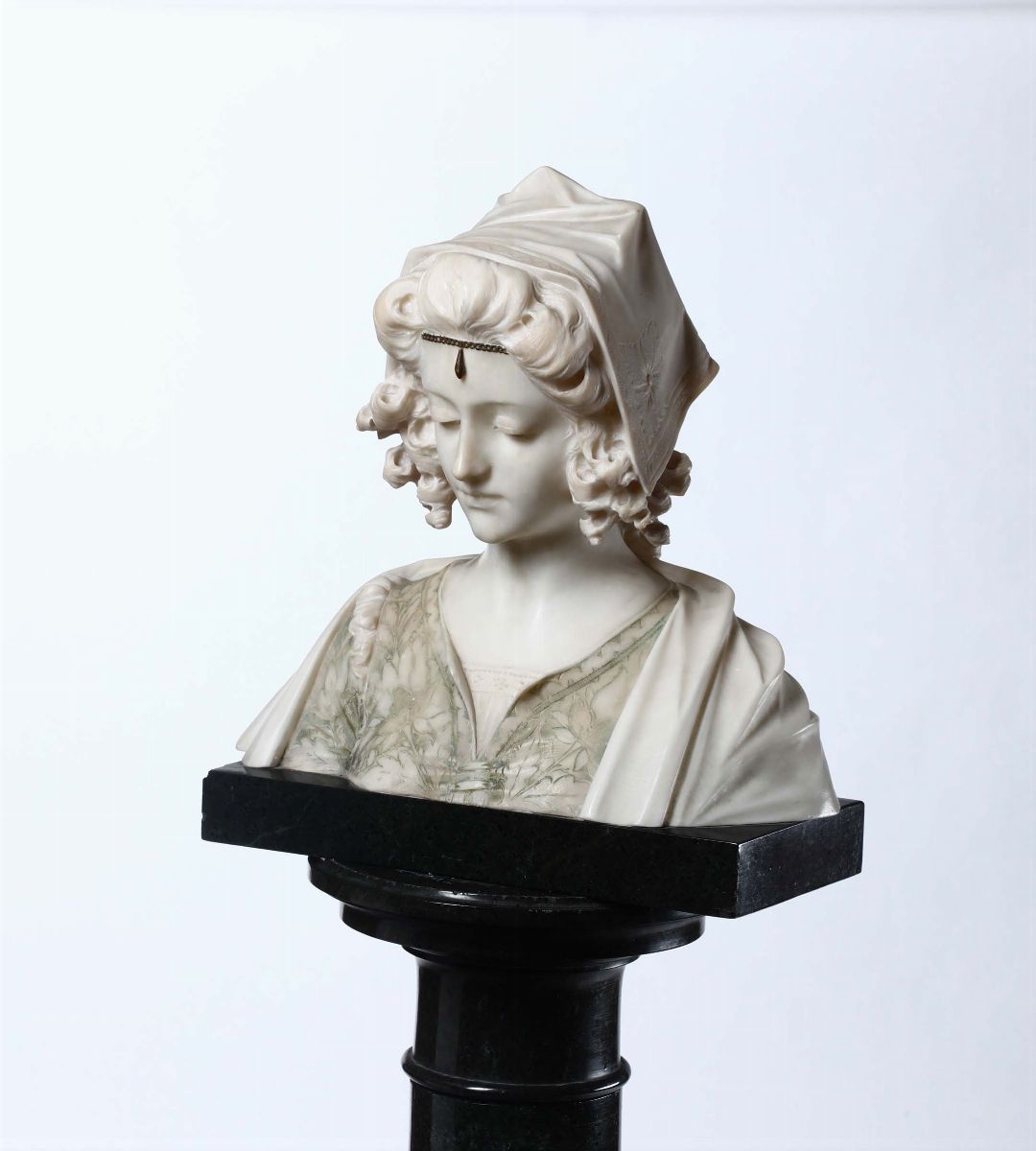 Busto di Figura Femminile con Diadema con Colonna in Marmo, Fine XIX-inizi XX Secolo