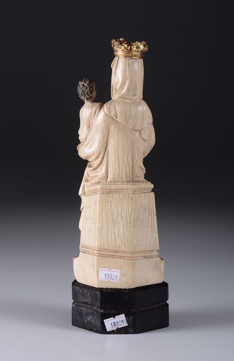 Madonna con Bambino in Avorio, Scultore Neo-gotico del XIX Secolo