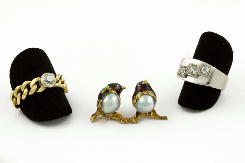 Lot comprising of two old-cut diamond rings and one pearl and enamel brooch  - Auction Jewels Timed Auction - Cambi Casa d'Aste