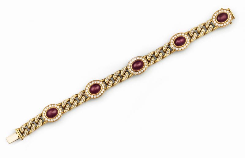 Bracelet in yellow gold with cabochon-cut rubies and diamonds  - Auction Fine Jewels - Cambi Casa d'Aste