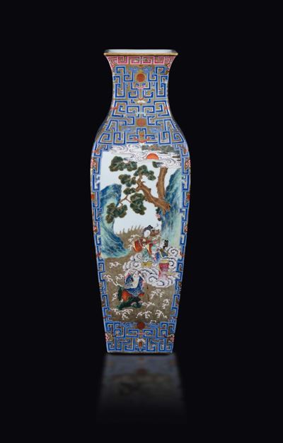 Vaso in Porcellana a Smalti Policromi con Scene Fantastiche con Saggi e Guanyin Entro Riserve, Ci...