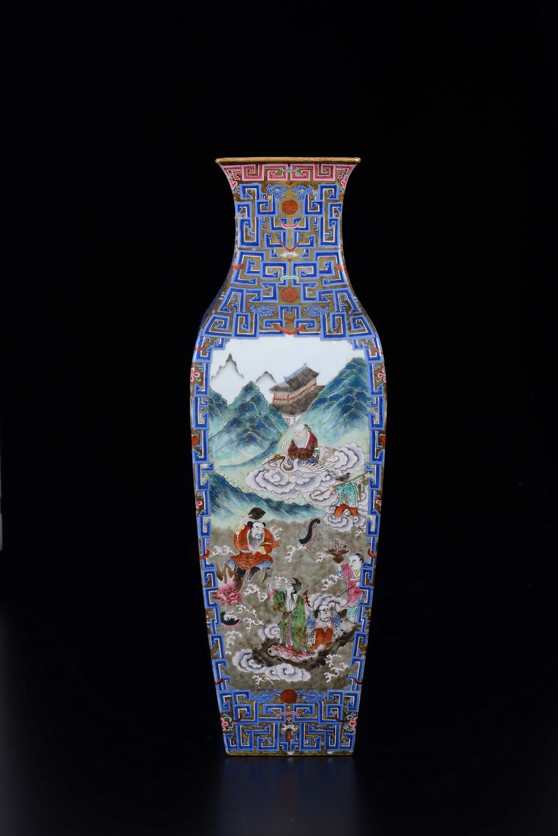 Vaso in Porcellana a Smalti Policromi con Scene Fantastiche con Saggi e Guanyin Entro Riserve, Ci...