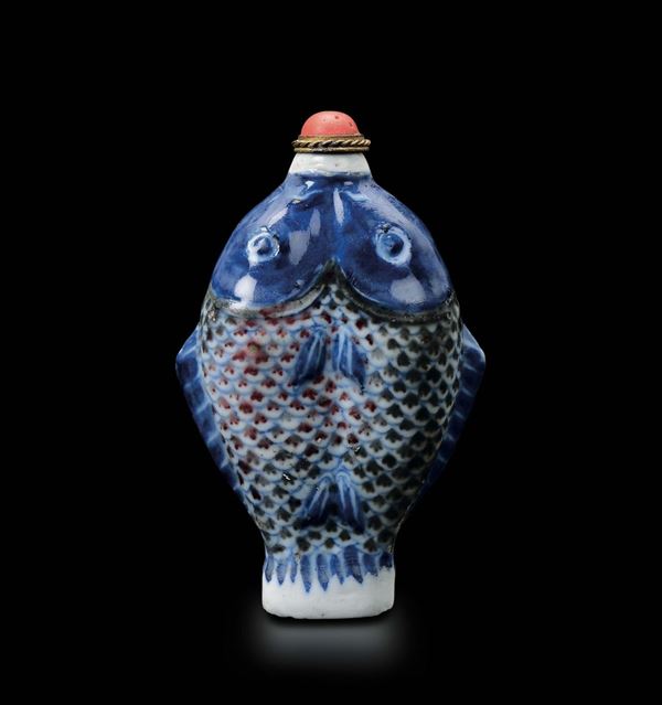 A porcelain double carp snuff bottle, China, Qing Dynasty, 19th century