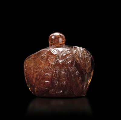 Snuff Bottle in Ambra Intagliata con Civetta, Cina, Dinastia Qing, XIX Secolo