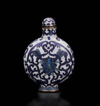 Snuff Bottle in Cloisonné con Fiore di Loto, Cina, Dinastia Qing, XIX Secolo