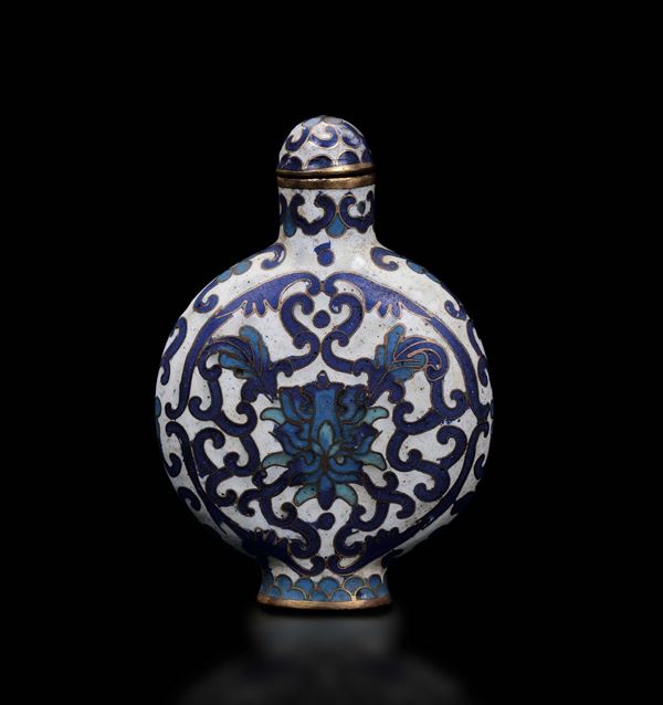 A cloisonné enamel snuff bottle with lotus flower, China, Qing Dynasty, 19th century