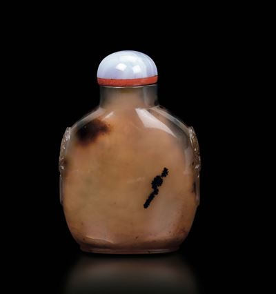 Snuff Bottle in Agata Muschiata con Mascheroni Laterali, Cina, Dinastia Qing, XIX Secolo