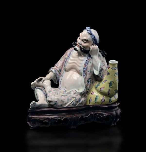 Figura di saggio reclino su vaso a doppia zucca  in porcellana Famiglia Rosa, Cina, Dinastia Qing, XIX secolo