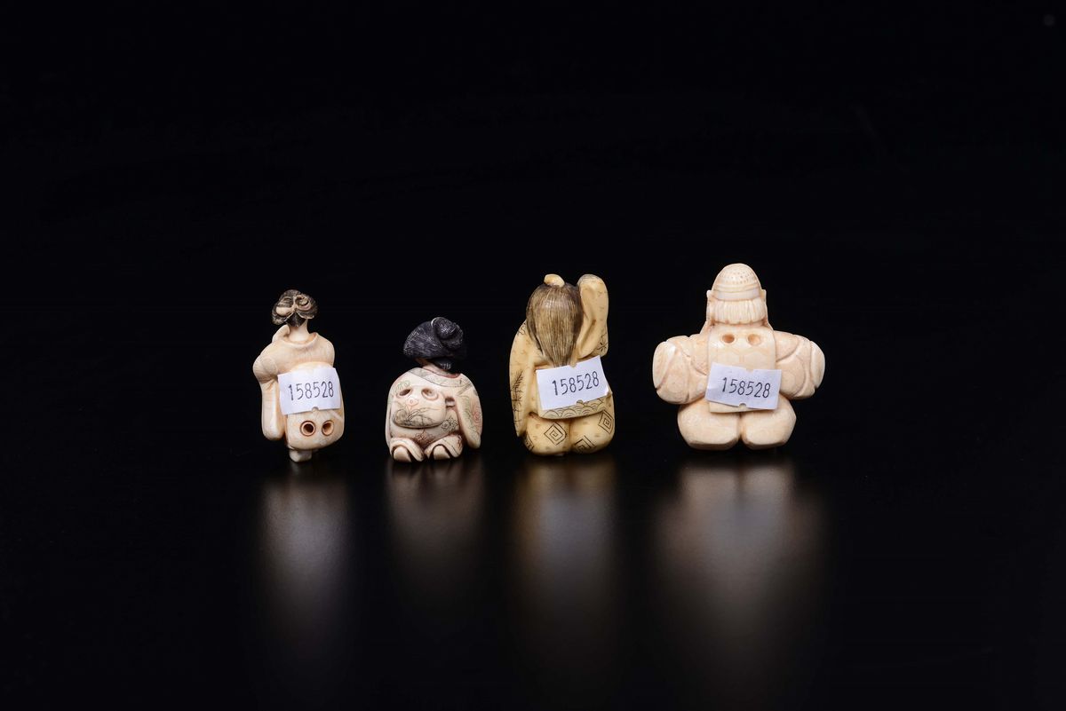 Quattro Netsuke con Personaggi, Giappone, Inizio XX Secolo