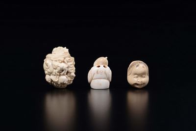Tre Netsuke con Personaggi ed Animali, Giappone, Inizio XX Secolo
