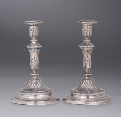 Coppia di Candelieri in Argento Sbalzato e Cesellato, Genova, Bollo Torretta per L'anno 1783 (?)