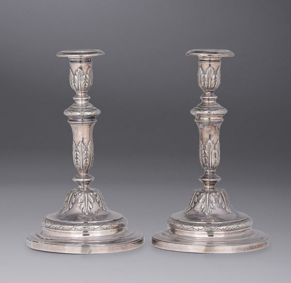 Coppia di candelieri in argento sbalzato e cesellato, Genova, bollo Torretta per l'anno 1783 (?)