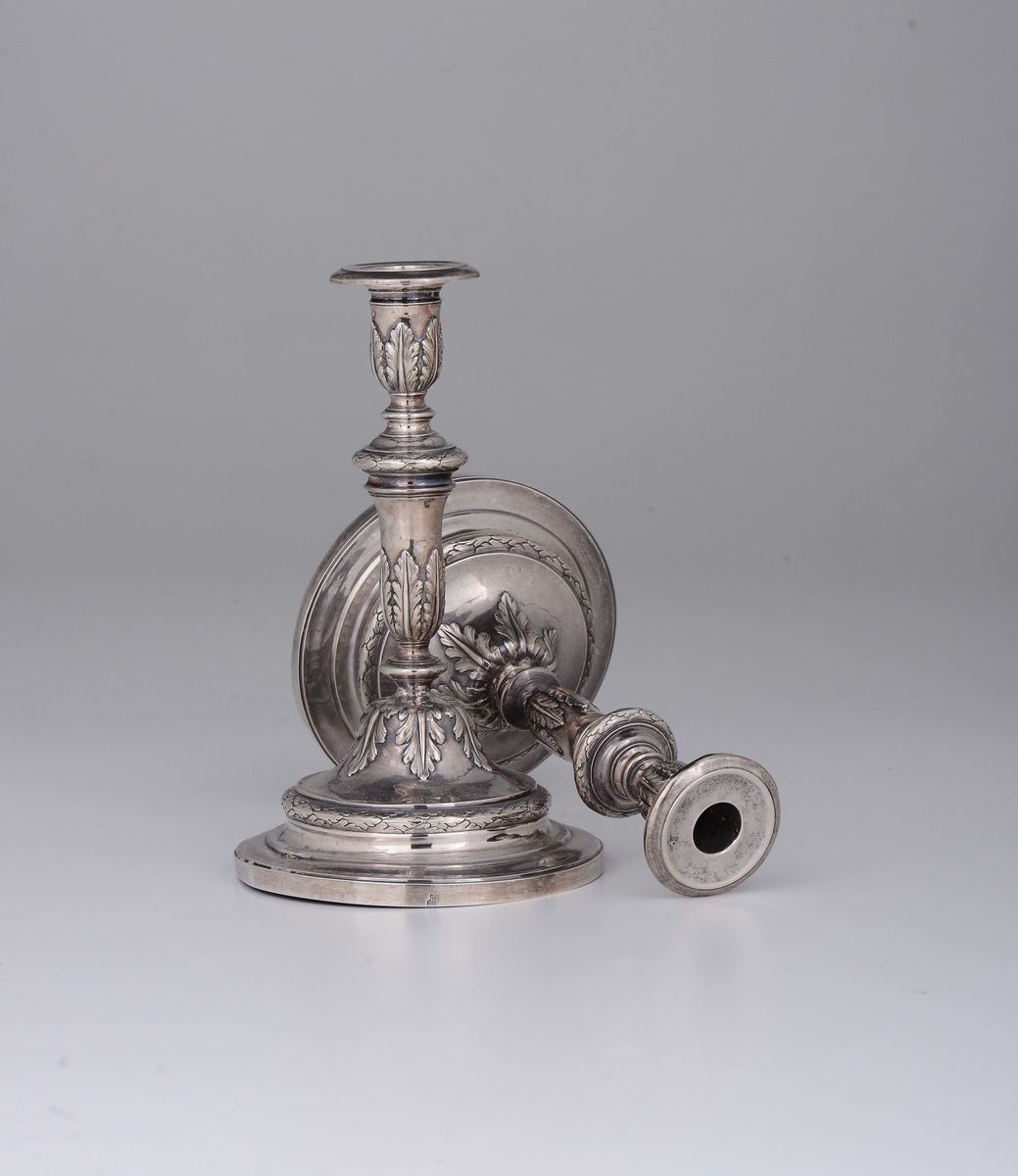 Coppia di Candelieri in Argento Sbalzato e Cesellato, Genova, Bollo Torretta per L'anno 1783 (?)