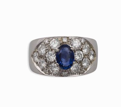 Anello con Zaffiro Sri Lanka di Ct 1,52 e Pavé di Diamanti