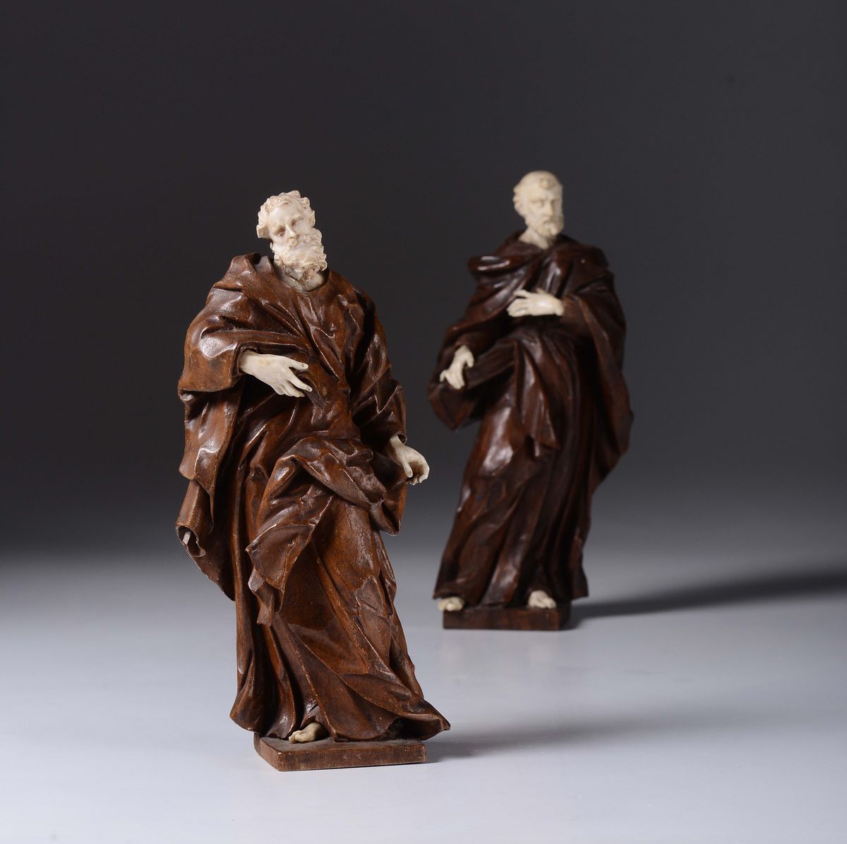 Coppia di Figure di Evangelisti in Legno e Avorio Scolpiti, Germania XVII-XVIII Secolo