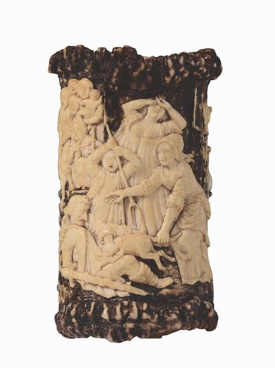 Tabacchiera e Avorio Scolpita con con Lotta tra Uomini e Animali, Germania o Austria XVII Secolo