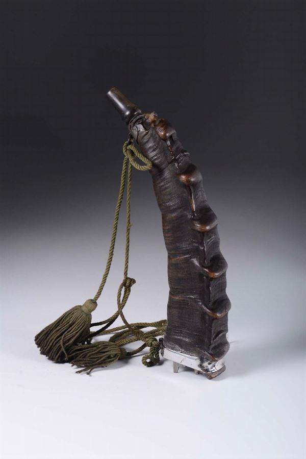 Corno porta polvere da caccia con finiture in argento, Germania XIX secolo