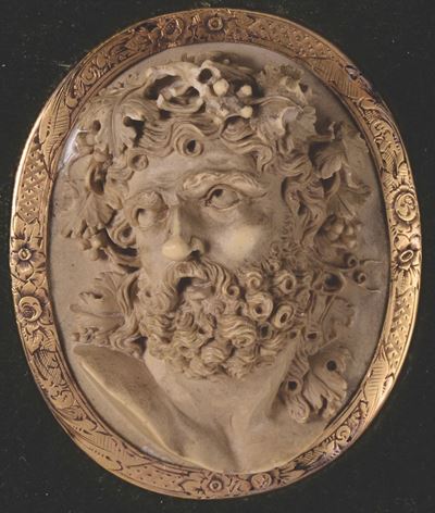 Grande Cammeo a Rilievo in Pietra Lavica Raffigurante Testa di Bacco, Scultore Neoclassico Italia...