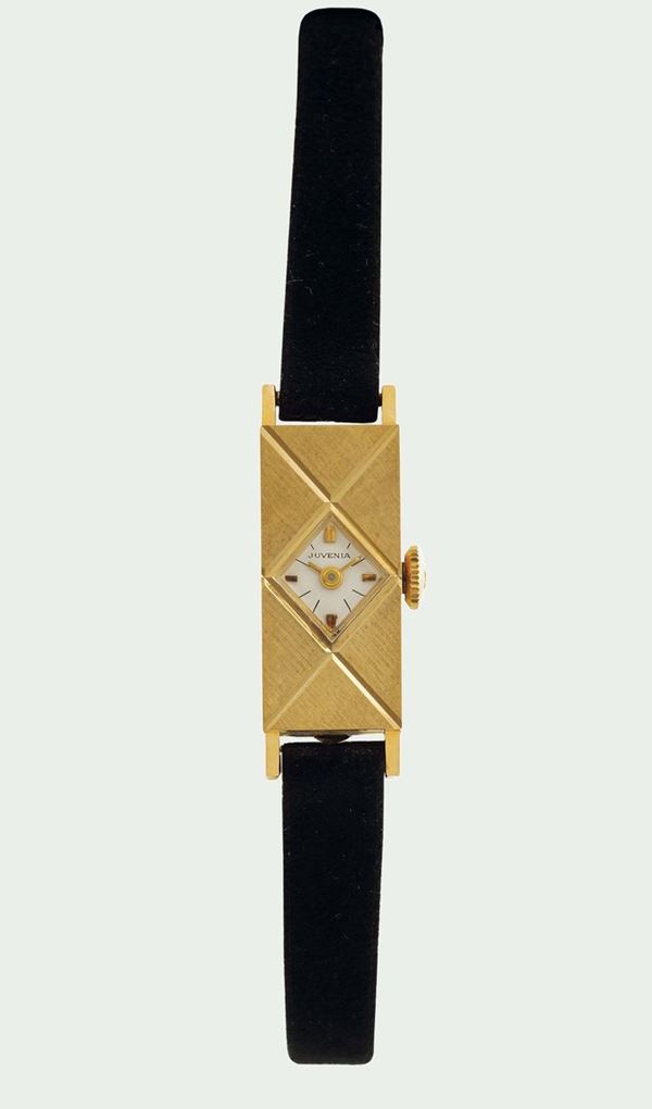 JUVENIA, case No. 637306, 18K yellow gold lady's wristwatch with original gold buckle. Made circa 1960, Accompanied by the original box and Guarantee