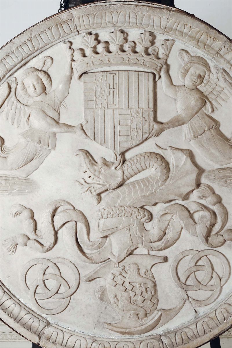 Monumentale Bassorilievo Circolare in Marmo con Raffigurazioni Araldiche, Scultore Attivo alla Co...